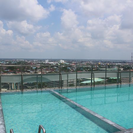 Harris Hotel Pontianak Exterior photo