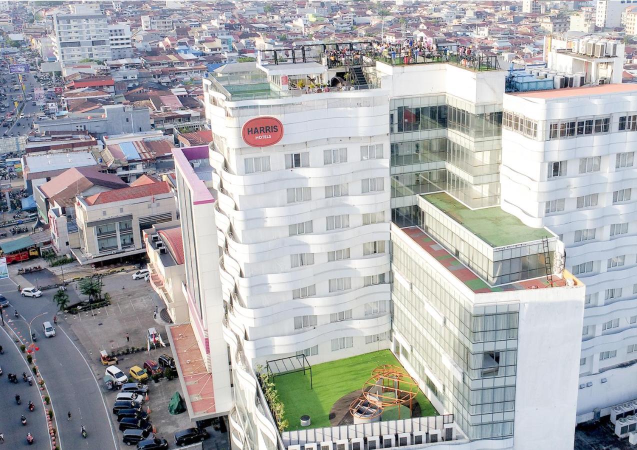 Harris Hotel Pontianak Exterior photo