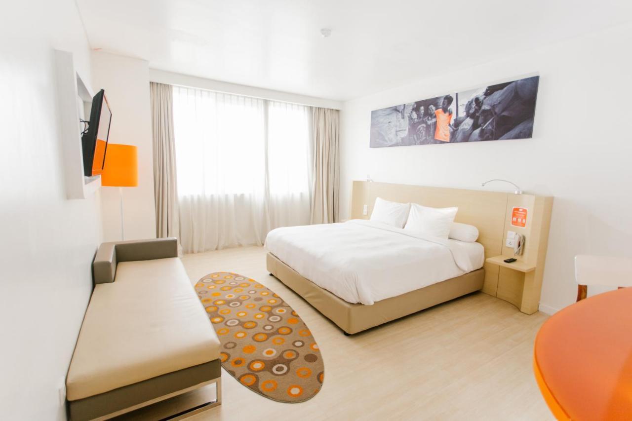 Harris Hotel Pontianak Exterior photo