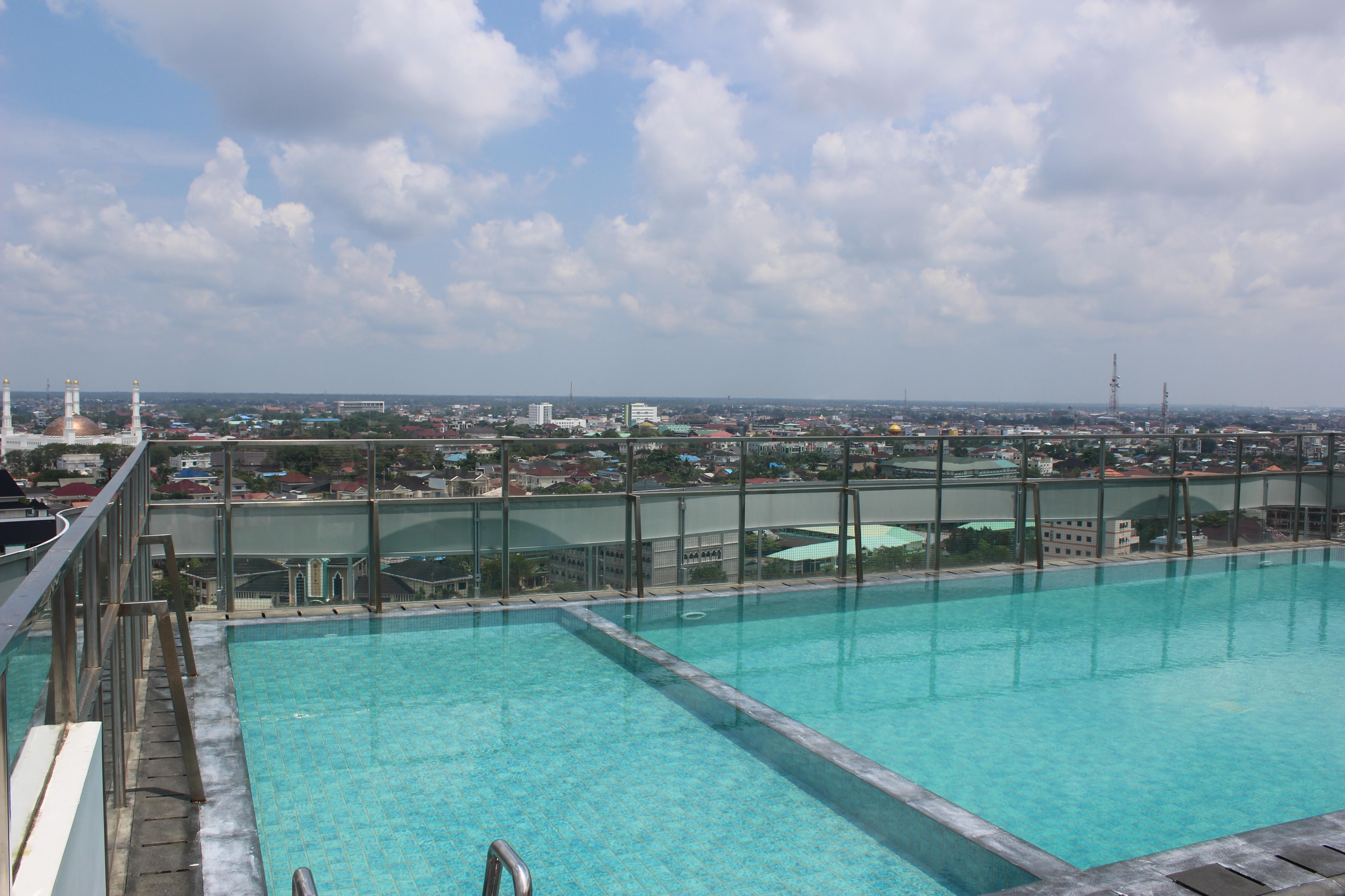 Harris Hotel Pontianak Exterior photo