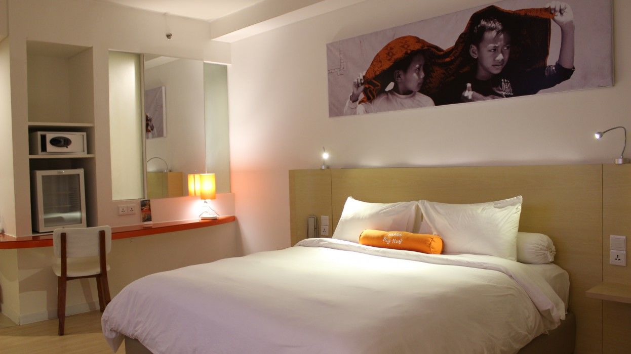 Harris Hotel Pontianak Exterior photo