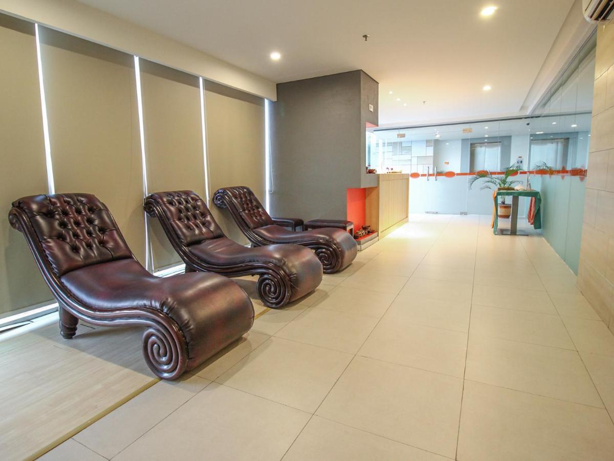 Harris Hotel Pontianak Exterior photo